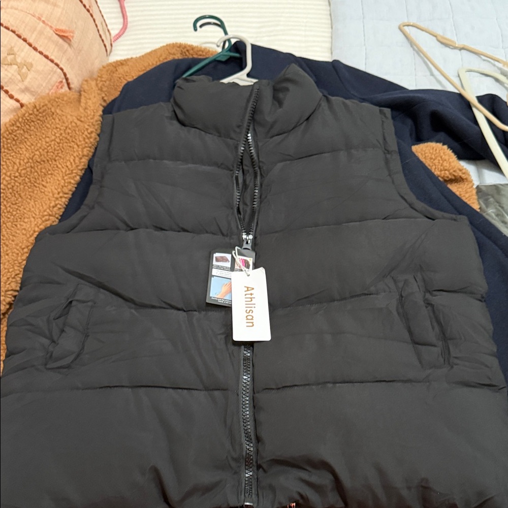 Athlisan Women's Black Quilted Puffer Vest